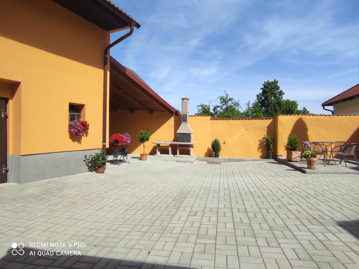 Ubytovani Jerabek Lasenice Bagian luar foto